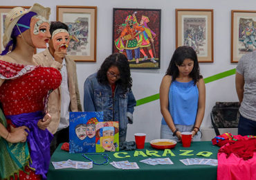 Students of the UCN Central Campus perform activities to promote the use of the English language through Nicaraguan culture.