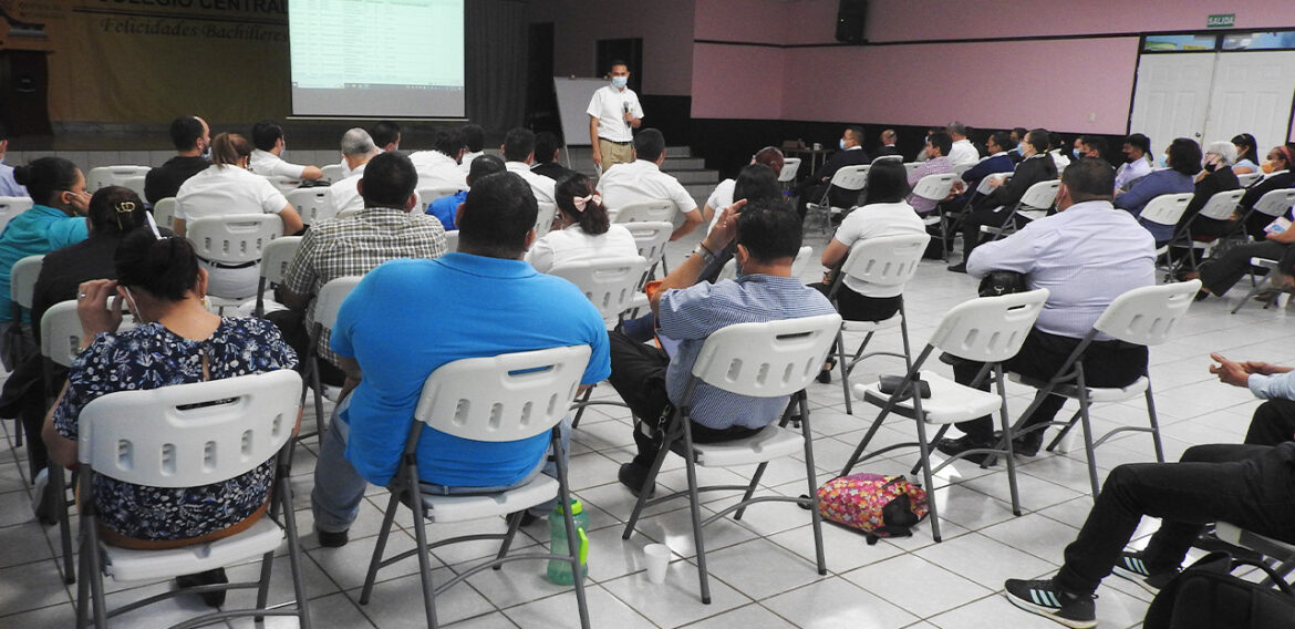 Reunión con claustro académico UCN