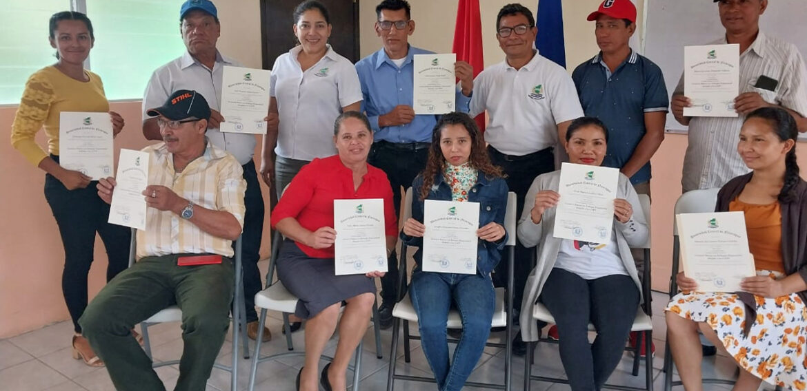 Entrega de Diplomas a Comités de Agua potable y Saneamiento (CAPS)