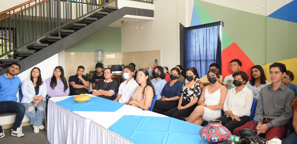 Estudiantes de la Facultad de Ciencias Jurídicas y Sociales del Campus Central visitaron la Casa de la Soberanía