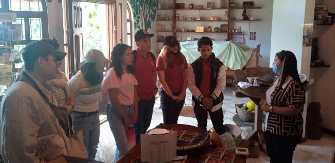 VISITA A LA FABRICA DE CHOCOLATE “CASTILLO DEL CACAO EN MATAGALPA”