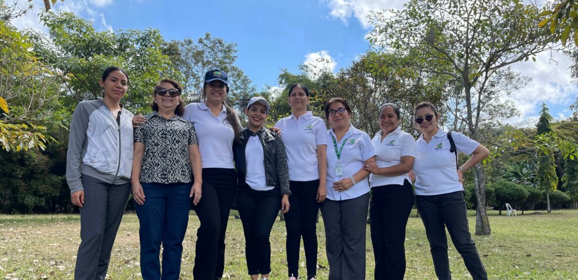 GIRA DE CAMPO POR FINALIZACIÓN DE CURSO DE INDUCCIÓN CON ESTUDIANTES DE MEDICINA Y CIRUGÍA, EXTENSIÓN ESTELÍ