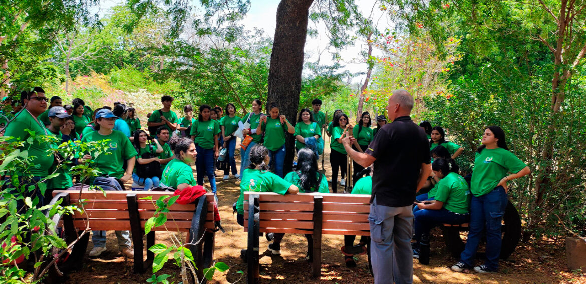 Jornada de reforestación y juramentación de Brigada Ambiental de UCN