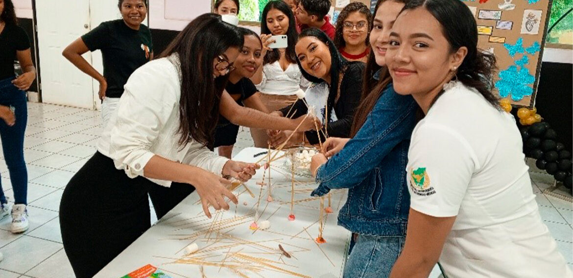 Presentación de Stand Históricos de Enfermería – Campus Doral