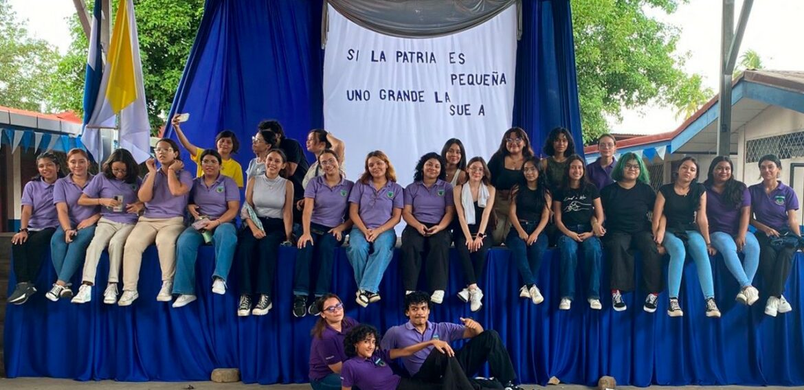 Visita estudiantes de I año Carrera de Psicología a Centro Escolar Jacinta y Francisco, Ciudad de León