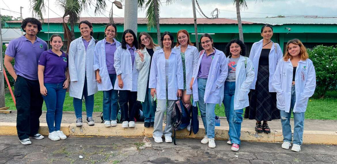 Visita a la Sala de Hemato-Oncología del Hospital Manolo Morales