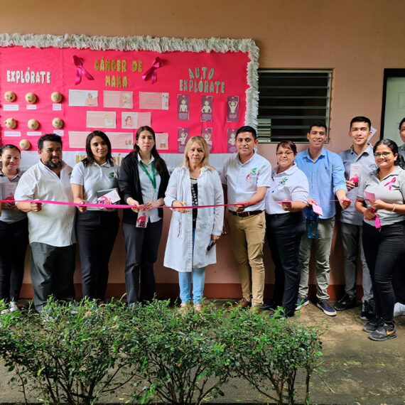 Universidad Central de Nicaragua, Sede Doral, Inaugura Mural de Sensibilización en la Lucha contra el Cáncer de Mama