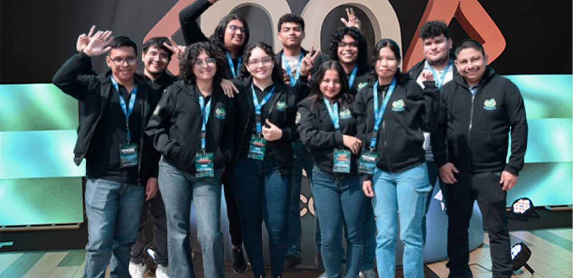 Estudiantes de la Facultad de Ingeniería en Sistemas participan en la Gran Final del Hackathon Nicaragua 2024