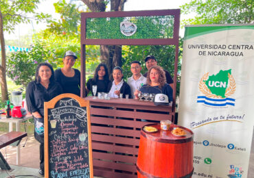 Feria de emprendedurismo con los estudiantes de la carrera de Contabilidad I y IV año.