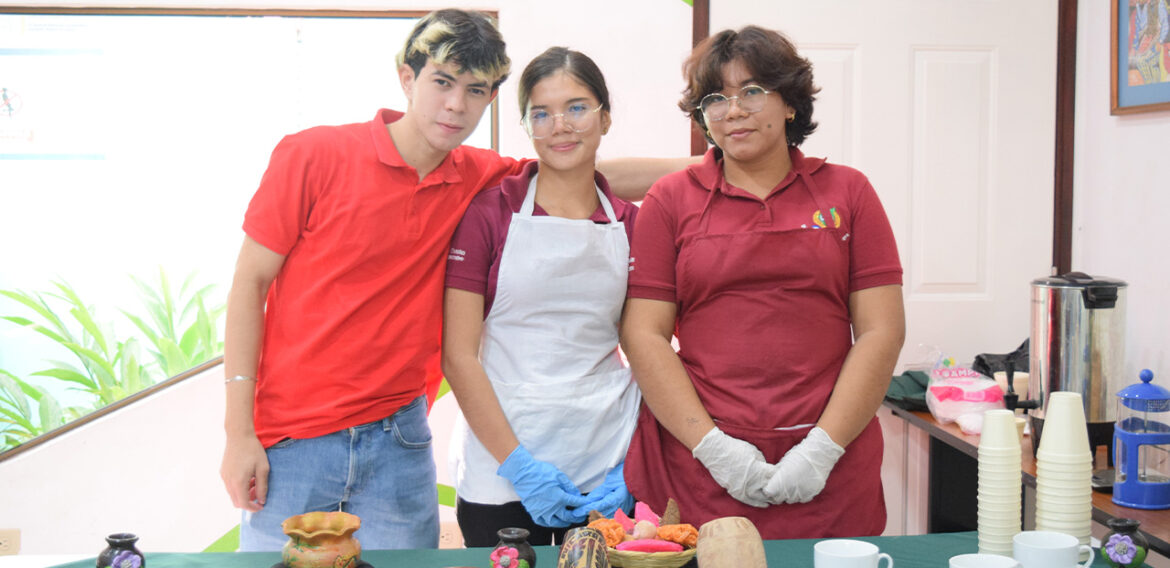 Taller de Ética Profesional y Conmemoración del Día de la Resistencia Indígena