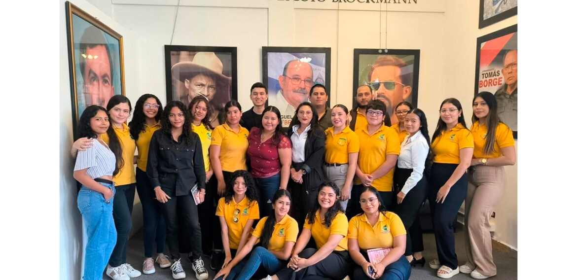 Estudiantes de la carrera de Derecho y Relaciones Internacionales y Comercio Exterior, de UCN-Sede Doral, visitan Casa de la Soberanía