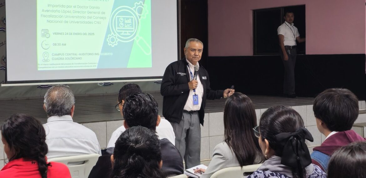 UCN realiza conferencia sobre Gestión Académica en el Modelo por Competencias